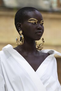 detail-defile-valentino-printemps-ete-2020-paris-detail-1.thumb.jpg.02ea0cd8dd52871f6b7ce5c6db4cf989.jpg