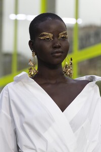 detail-defile-valentino-printemps-ete-2020-paris-detail-7.thumb.jpg.2f92f438c4ace12f61b2003670510e3c.jpg