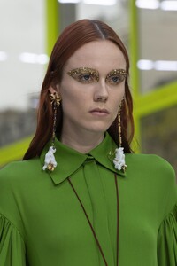 detail-defile-valentino-printemps-ete-2020-paris-detail-70.thumb.jpg.243fdf6793aeaba3a66b7b3c36ef23fa.jpg