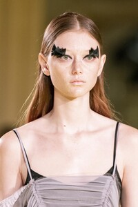 detail-defile-vera-wang-automne-hiver-2020-2021-new-york-detail-12.thumb.jpg.8b58c7a84f1bb1cab3b15a0e6854a814.jpg