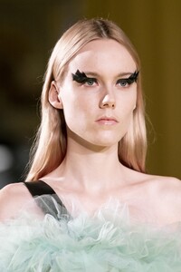 detail-defile-vera-wang-automne-hiver-2020-2021-new-york-detail-80.thumb.jpg.8ca871c8bf3b9e7e20ecaf17729e15ad.jpg