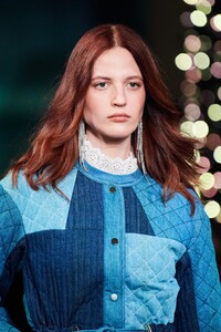 detail-defile-veronica-beard-automne-hiver-2020-2021-new-york-detail-61.thumb.jpg.cd79313465ed69f3324c2b9b0316ab8d.jpg