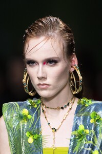 detail-defile-versace-printemps-ete-2020-milan-detail-104.thumb.jpg.448fb1163ec12db9fc075c68e3e472c6.jpg