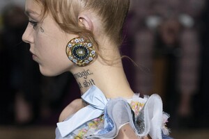 detail-defile-viktor-amp-rolf-printemps-ete-2020-paris-detail-4.thumb.jpg.a1b3bf576495b9934c6cb1c6f7d67332.jpg