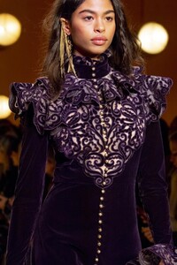 detail-defile-zimmermann-automne-hiver-2020-2021-new-york-detail-101.thumb.jpg.efc9d256f183163b7e4d2a6d6893761e.jpg