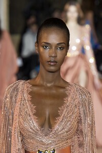 detail-defile-zuhair-murad-printemps-ete-2020-paris-detail-38.thumb.jpg.3fe5a353649a4bbdad2861fb3e7056eb.jpg