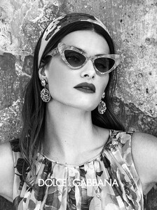 dolce-and-gabbana-summer-2020-woman-eyewear-advertising-campaign-35.jpg