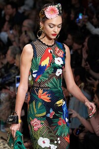 dolcegabbana_0035.thumb.jpg.9ce73eb733c56133a4a9dcd635f698c4.jpg