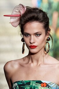 dolcegabbana_0044.thumb.jpg.efac1ae46b15bd2f9a72005e5ceab8c3.jpg