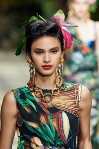 dolcegabbana_0221.thumb.jpg.2f02a99c9560728345a87931fae8ce8a.jpg