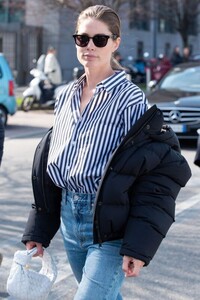 doutzen-kroes-attends-the-2020-fall-boss-show-during-milan-women-fashion-week-3_thumbnail.jpg