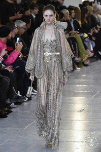 elie-saab-css20-0023-b52e8d.thumb.jpg.b157ff28074e57f48ea1b7e213d3cb0a.jpg