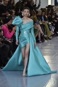elie-saab-css20-0025-ba4a6e.thumb.jpg.15a37fc99a404eb29e46ac9d1f4ae7a5.jpg