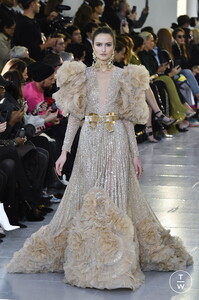 elie-saab-css20-0032-fa0692.thumb.jpg.44507a83d372e6da908cc6f54a8399c7.jpg