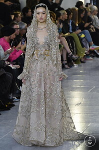 elie-saab-css20-0046-68de9a.thumb.jpg.a397a5a2fb95c952c4a90611cd56a8e3.jpg