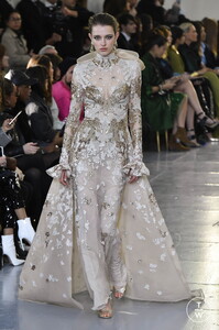 elie-saab-css20-0058-b7cd1e.thumb.jpg.3f91c4af03d15838533b1e7a168d641b.jpg