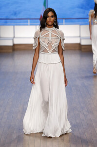 elisabetta-franchi-rtw-spring-2020-milan-mt-062.thumb.jpg.d6d4f907ac428374391b1865e311b95b.jpg