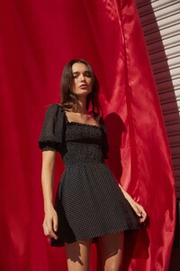 elle-dress-point-1.thumb.jpg.5f8e0862f360f54d0ffa4d83669633fa.jpg