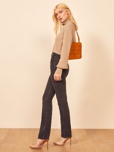 elsie-straight-leg-jean-mojave-4.thumb.jpg.06c78b6d806d54ab29cad546d02cbf9c.jpg