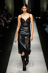 ermanno-scervino-rtw-fall-2020-ars-013.thumb.jpg.9b8213193bd8ac84c687a87ce27fa891.jpg