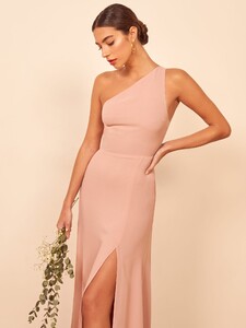 evelyn-dress-blush-3.thumb.jpg.61ca7936f6204da663be1edb92bcaa59.jpg