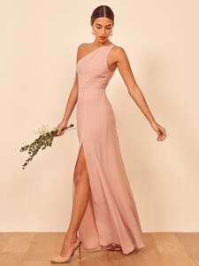 evelyn-dress-blush-5.thumb.jpg.2b19003e78f141d4f4266706e8846c1f.jpg