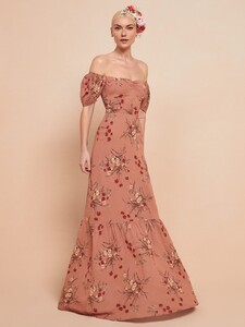 farrow-dress-queen-2.thumb.jpg.9dc6e92ce93e9927152a473a4abb2289.jpg