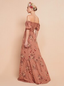 farrow-dress-queen-3.thumb.jpg.17e2927710aa9a2809d9a05c2f4cd8f4.jpg