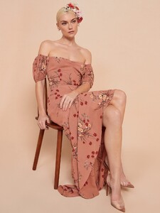 farrow-dress-queen-5.thumb.jpg.e08cfa8334deea817b6d34cf60a83741.jpg