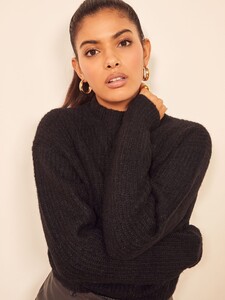 finn-sweater-black-2.thumb.jpg.cf7eabdc5eccb4fe20b7be96b34da91e.jpg