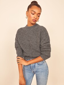 finn-sweater-dark_grey-1.thumb.jpg.79f98d9e2bfa67806cd156030de4a661.jpg