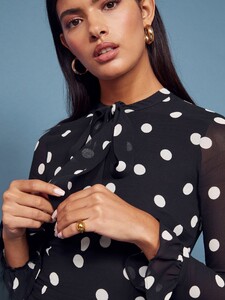 fox-dress-dot-1.thumb.jpg.2adbf8ddf9fb03db2245e7c1492d5707.jpg