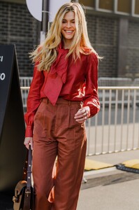 fw20-mfw-milan-street-style-tyler-joe-day-1-020-1582208781.thumb.jpg.a87055a5bfc7cee22d779b8470231d9f.jpg