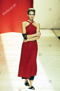 g-armani-1st-show-spring-summer-97-shutterstock-editorial-10432108gu.jpg