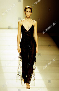 g-armani-spring-summer-97-shutterstock-editorial-10432110ko.jpg