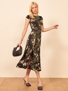 gavin-dress-anastasia-2.thumb.jpg.0e9d8a272623e1f1df2345338bbe86df.jpg