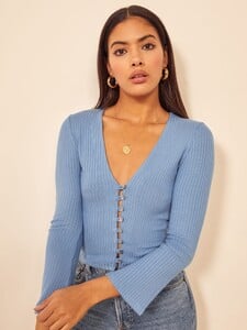 gellar-top-parisian_blue-3.thumb.jpg.27dc1fbab1d2840a28e8cf592df29631.jpg