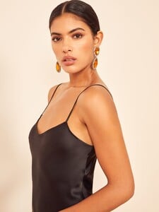 genevieve-dress-black-2.thumb.jpg.ae26ee8450894cbe0bd1e1086719571d.jpg