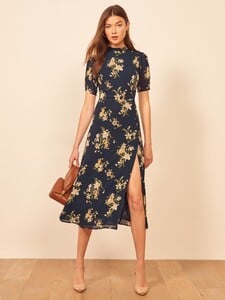 gio-dress-yolanda-3.thumb.jpg.b0b0965a904edd03f1acaf840e3f38d0.jpg