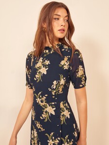 gio-dress-yolanda-5.thumb.jpg.cc0931322c60fd31fe8da85a39c31e31.jpg