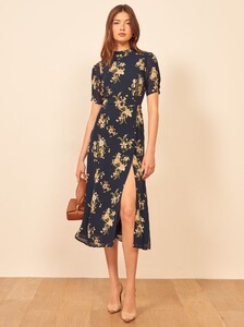gio-dress-yolanda-6.thumb.jpg.d18f759df8f5cecb06d46d7ce0adca2b.jpg