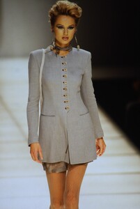 giorgio-armani-ss-1995.thumb.jpg.1b3cee9f8876ac97cc510073505b5a62.jpg