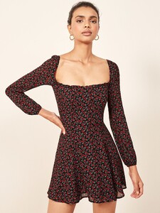 gretel-dress-mabel-1.thumb.jpg.8376cb769ef9f6cd78280e00a152c961.jpg
