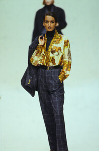 gucci-fw-1992.thumb.jpg.411886cf0d32d2622c248ce29298b9b6.jpg