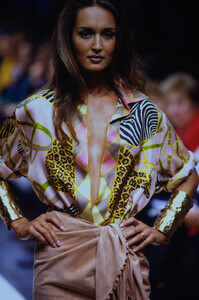 gucci-ss-1993.thumb.jpg.a19ca8e103405ec243894bae5ffb0b45.jpg