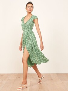 gwenyth-dress-daisies-1.thumb.jpg.ac84b69e183f21d19f1ab4982b008aee.jpg