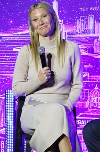 gwyneth-paltrow-host-panel-discussion-with-dr.-erel-margalit-in-ny-5.jpg