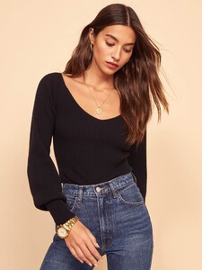hart-sweater-black-1.thumb.jpg.80719e6ed44d5f1f2395d891598b0566.jpg
