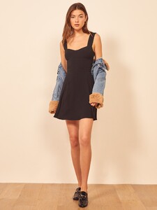 holden-dress-black-2.thumb.jpg.b0b47cd5bb312e2288c3dc24c7ca7342.jpg