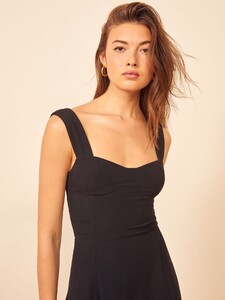 holden-dress-black-3.thumb.jpg.bc6cca8fc66570d8fd88c7132b772793.jpg